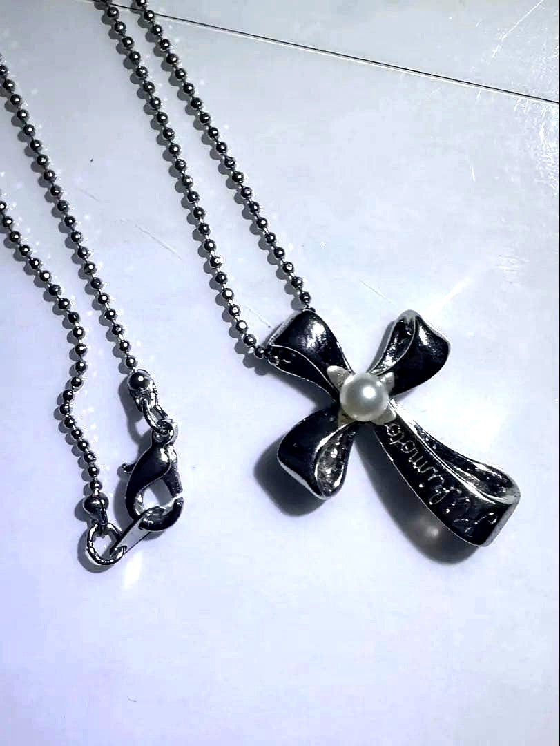 Mikimoto Pearl Ribbon Necklace in Silver 925 featuring a 4.2mm pearl and 21cm chain
