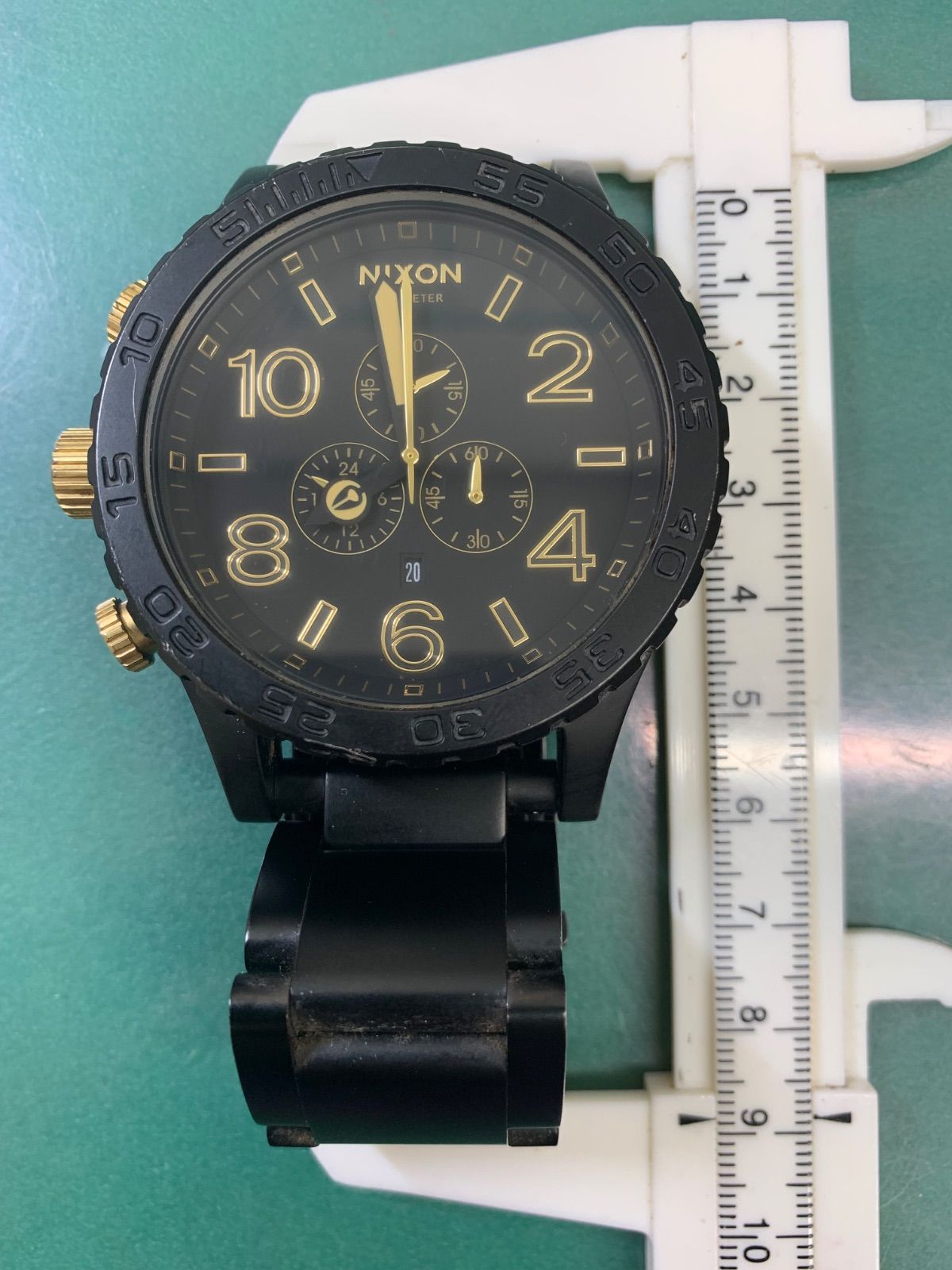 NIXON R6-7586 Quartz Men's Watch — Japanese