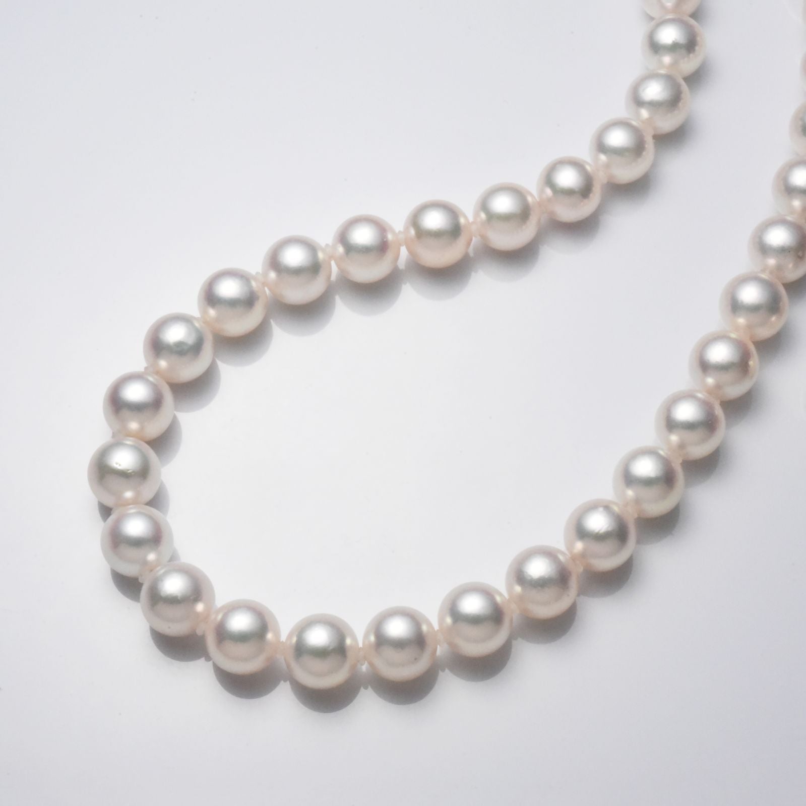 Akoya pearl necklace 8.5-9mm with matching earrings and Hanadama JGL certificate
