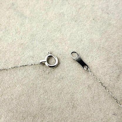 Platinum 40cm necklace featuring three 6.5mm Akoya pearls on a PT850 platinum chain