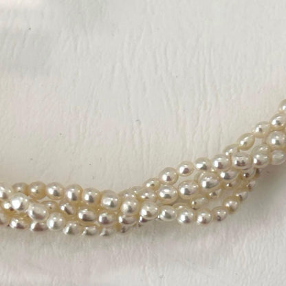 429 Tassaki K18 5-String Pearl Necklace with round pearls and 41 cm gold chain