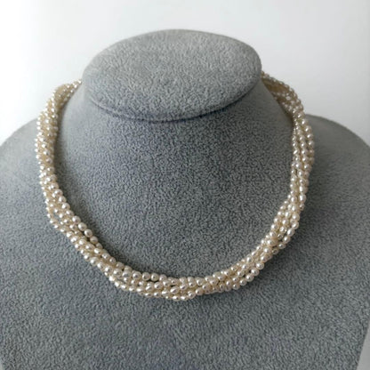429 Tassaki K18 5-String Pearl Necklace with round pearls and 41 cm gold chain