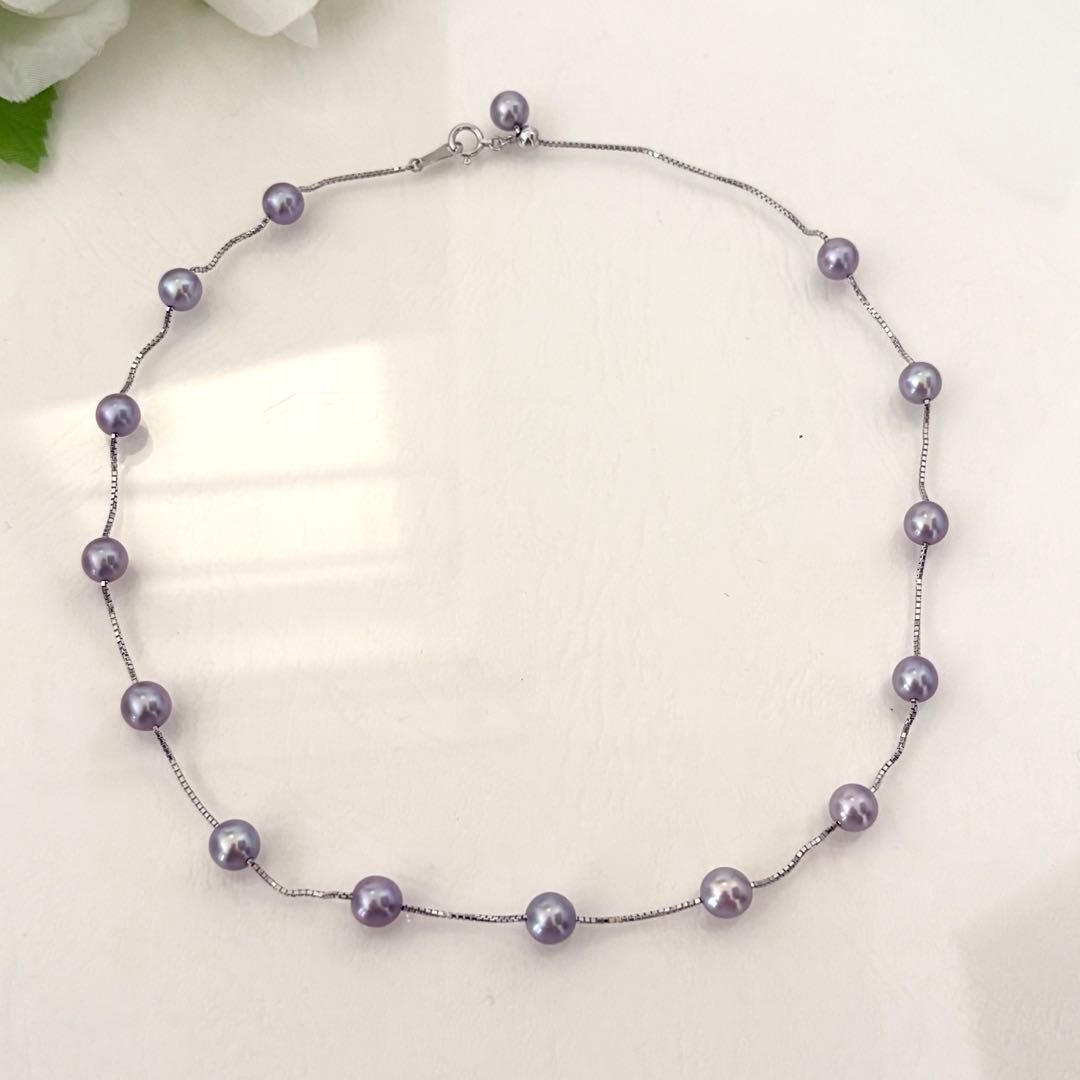 186Tasaki K18 station necklace with purple pearls, 44cm adjustable chain on white background