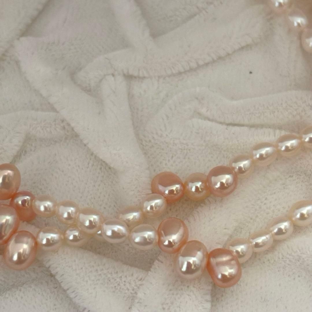Close-up of 393 Tasaki K18 gold necklace with pearls measuring 47.5 cm length