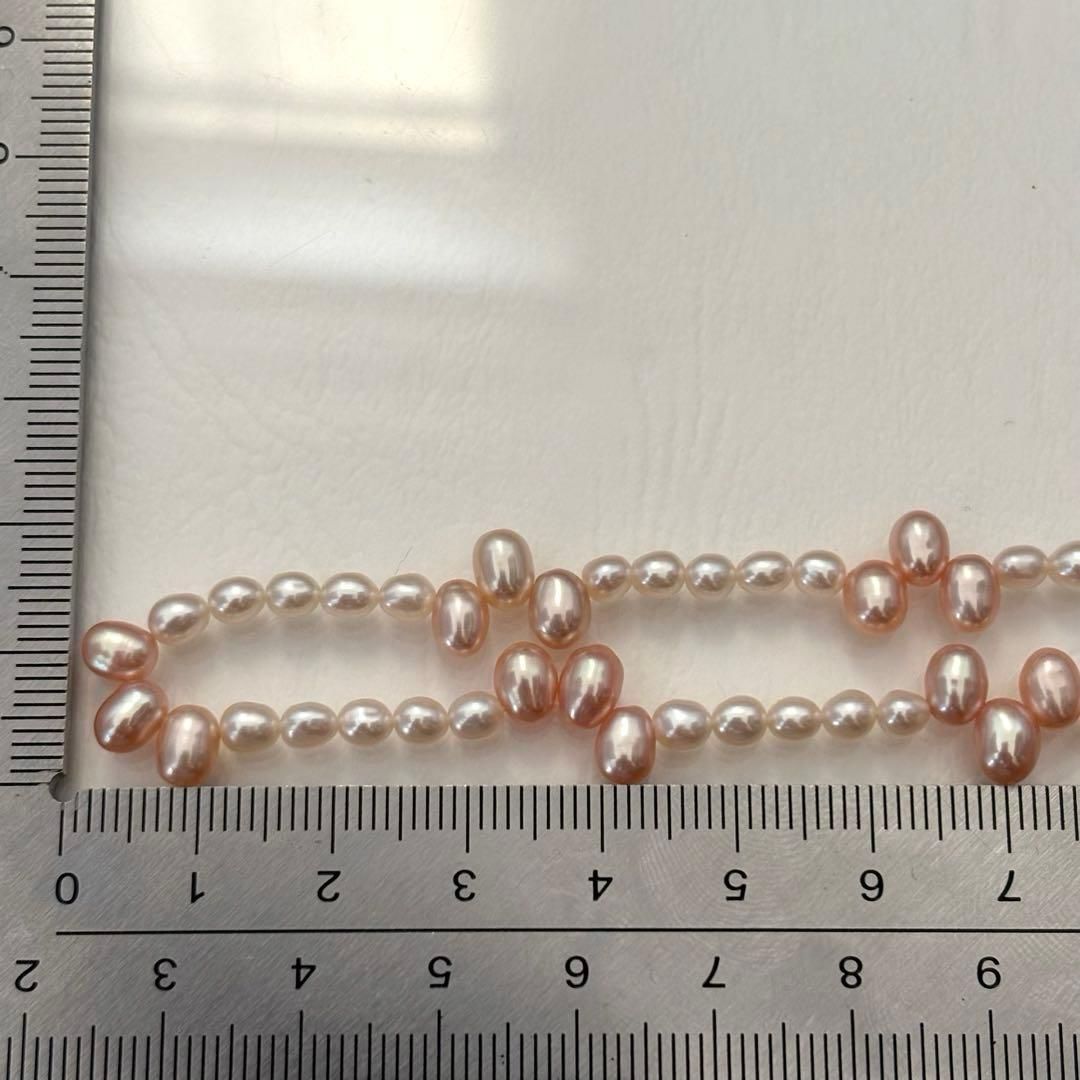 Close-up of 393 Tasaki K18 gold necklace with pearls measuring 47.5 cm length