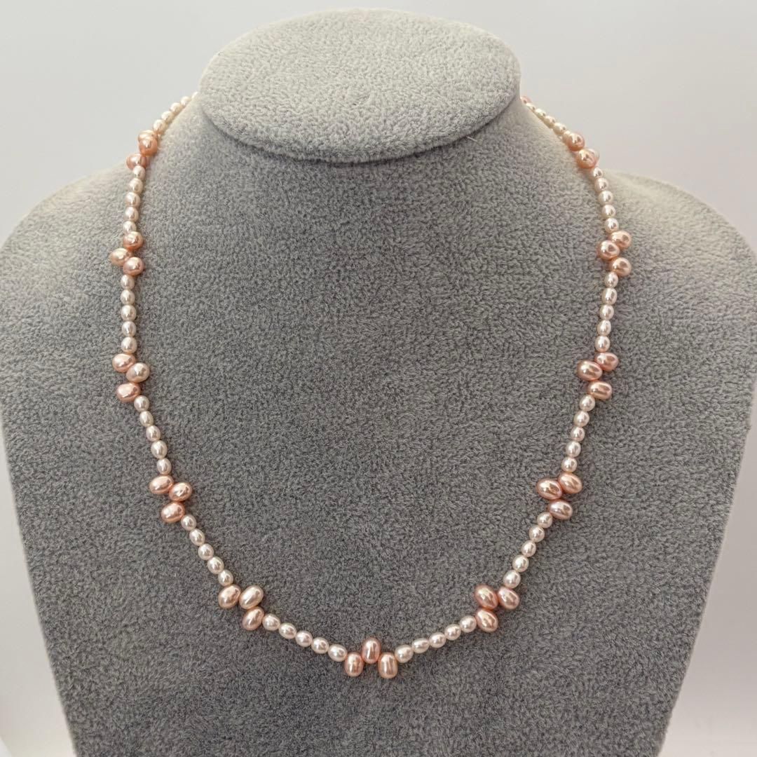 Close-up of 393 Tasaki K18 gold necklace with pearls measuring 47.5 cm length