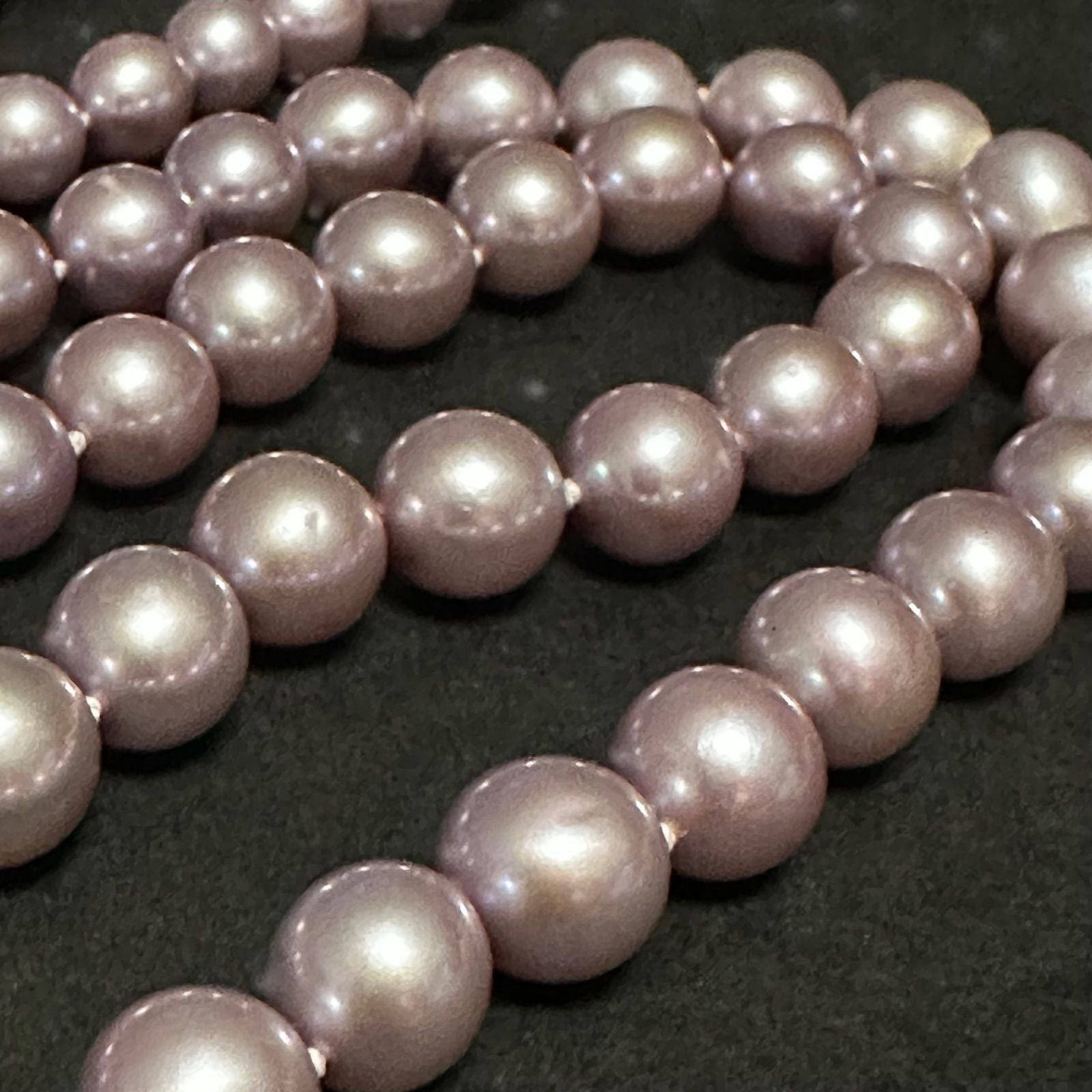 Tasaki purple pearl necklace with silver chain featuring 7.0-8.1mm pearls measuring 95cm in length