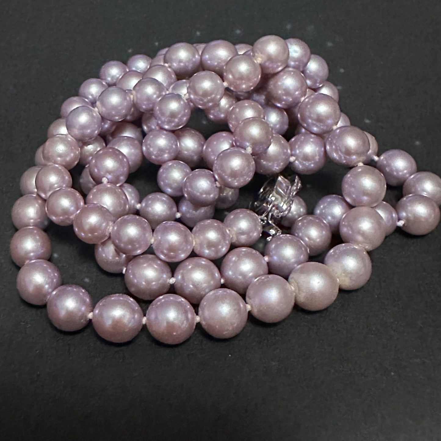 Tasaki purple pearl necklace with silver chain featuring 7.0-8.1mm pearls measuring 95cm in length