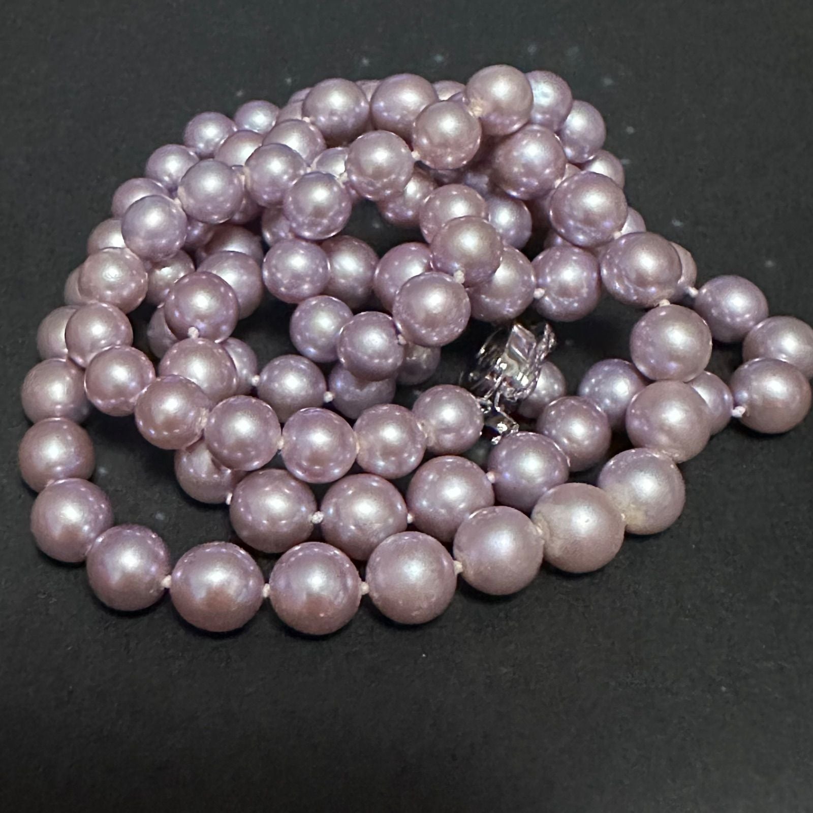 Tasaki purple pearl necklace with silver chain featuring 7.0-8.1mm pearls measuring 95cm in length