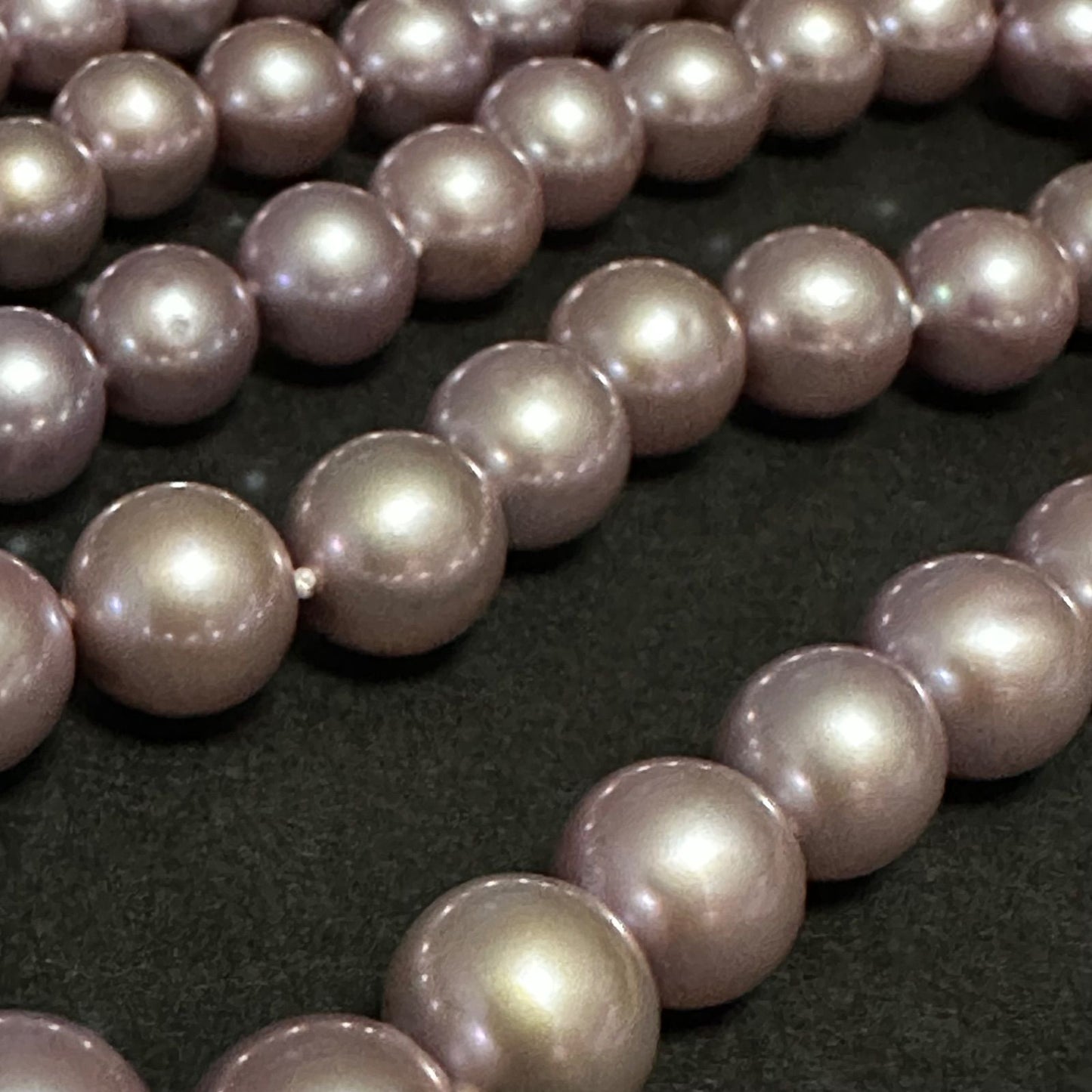 Tasaki purple pearl necklace with silver chain featuring 7.0-8.1mm pearls measuring 95cm in length