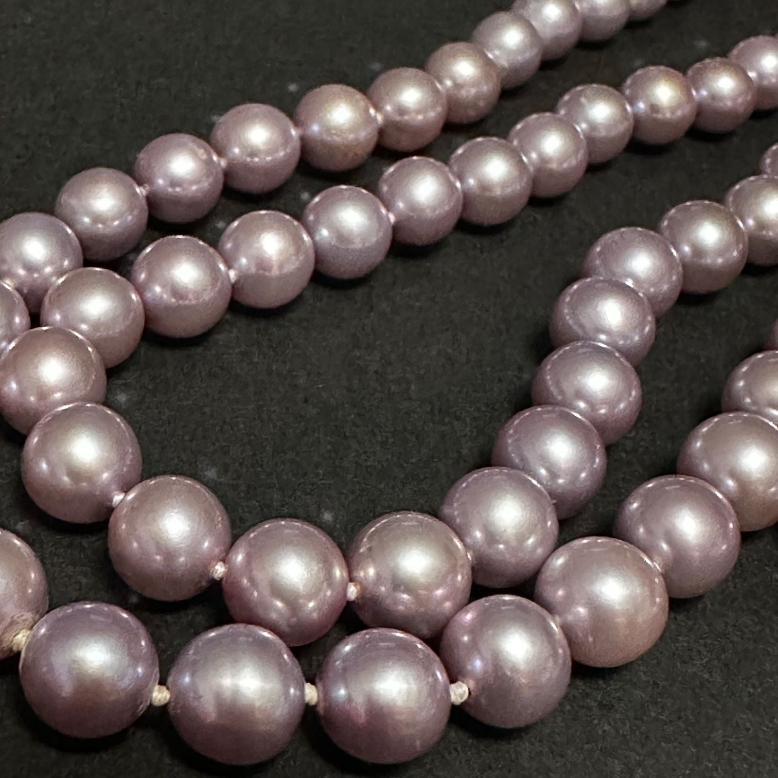 Tasaki purple pearl necklace with silver chain featuring 7.0-8.1mm pearls measuring 95cm in length
