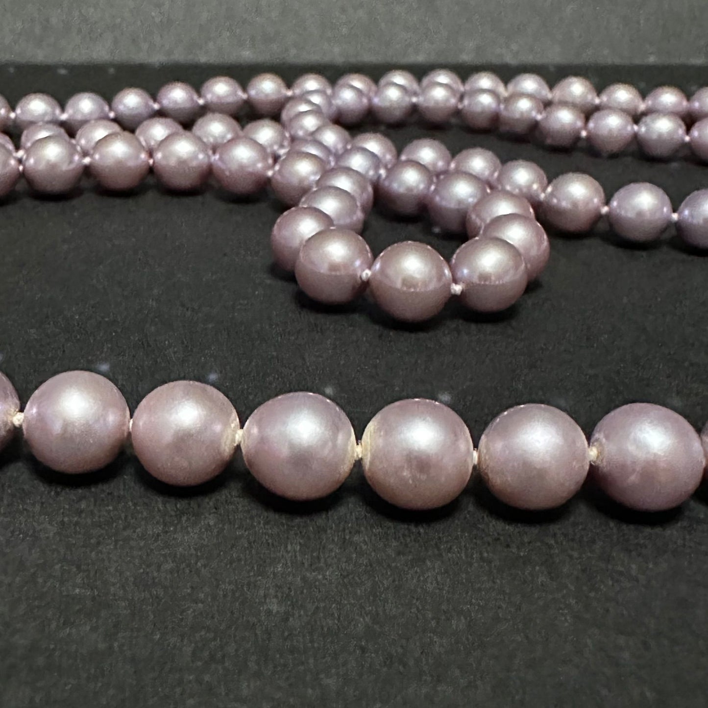 Tasaki purple pearl necklace with silver chain featuring 7.0-8.1mm pearls measuring 95cm in length