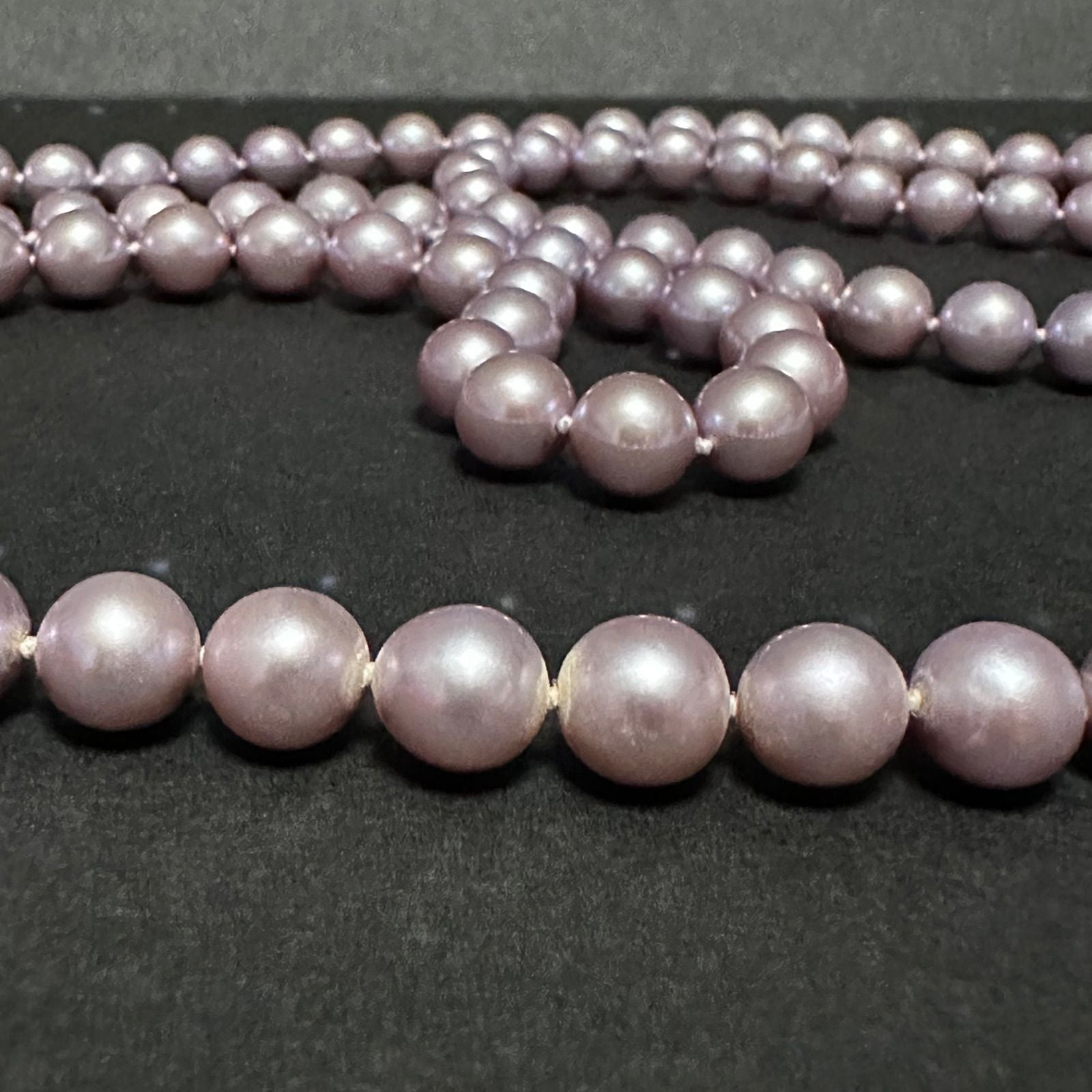 Tasaki purple pearl necklace with silver chain featuring 7.0-8.1mm pearls measuring 95cm in length