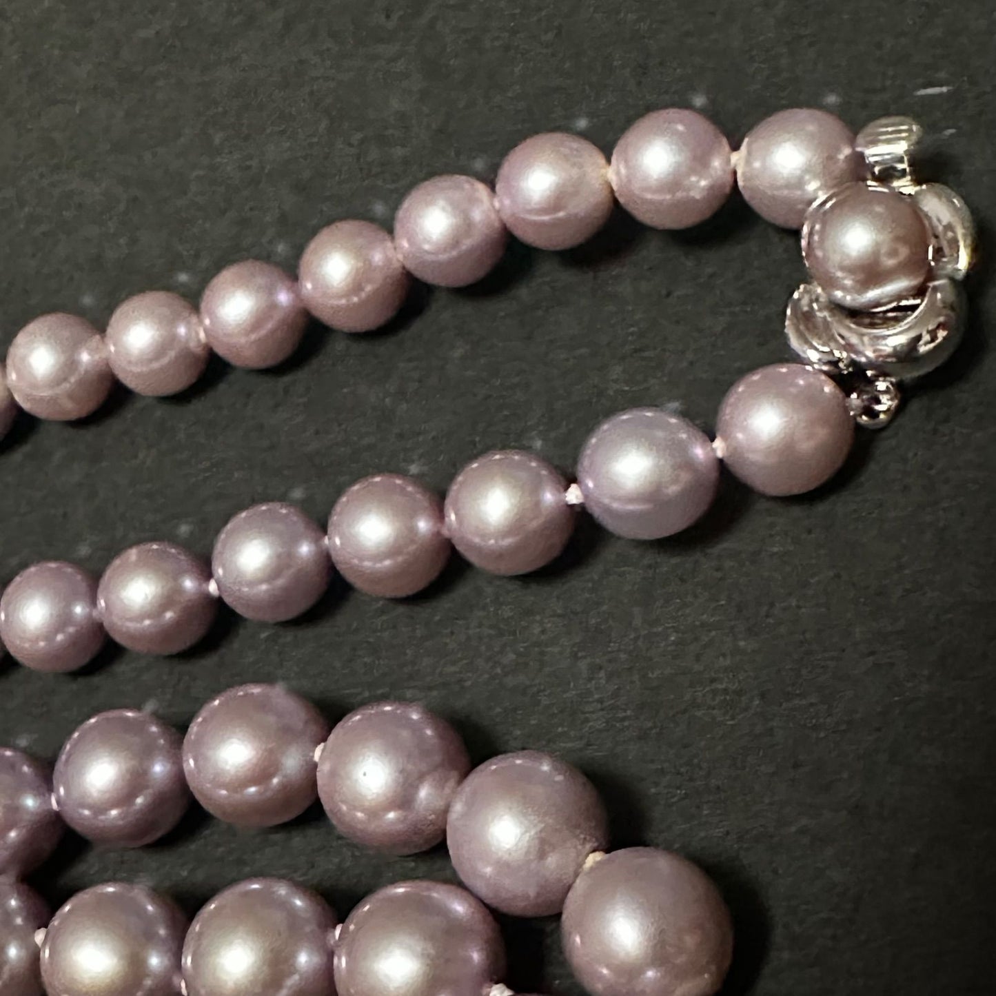 Tasaki purple pearl necklace with silver chain featuring 7.0-8.1mm pearls measuring 95cm in length