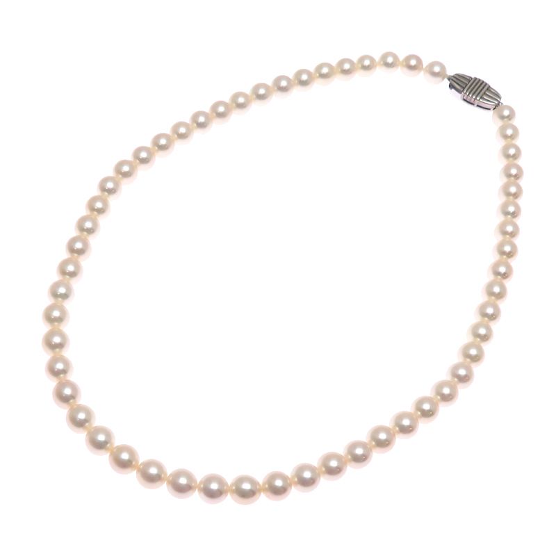 Mikimoto necklace featuring 7.0 to 7.5 mm pearls on a 43 cm K18 white gold and silver chain