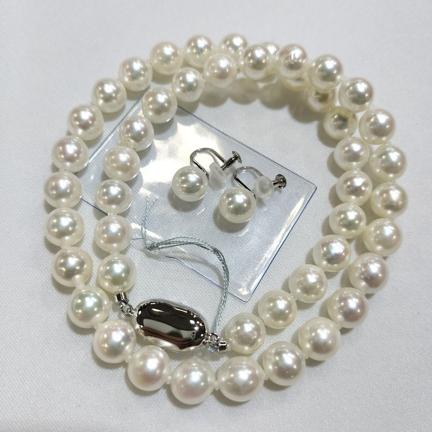 K18WG Akoya Pearl Set with 8-8.5mm pearls and 44cm white gold necklace