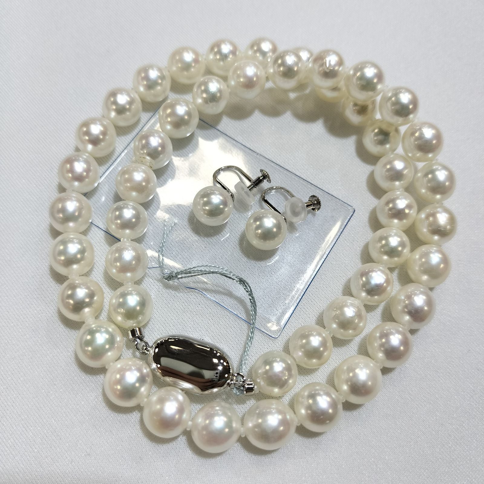 K18WG Akoya Pearl Set with 8-8.5mm pearls and 44cm white gold necklace