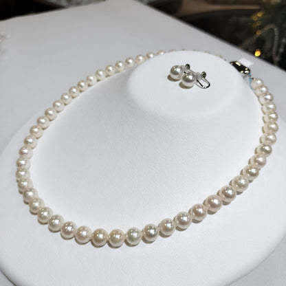 Akoya pearl necklace 44cm and 7.5mm pearl earrings set in K18 white gold