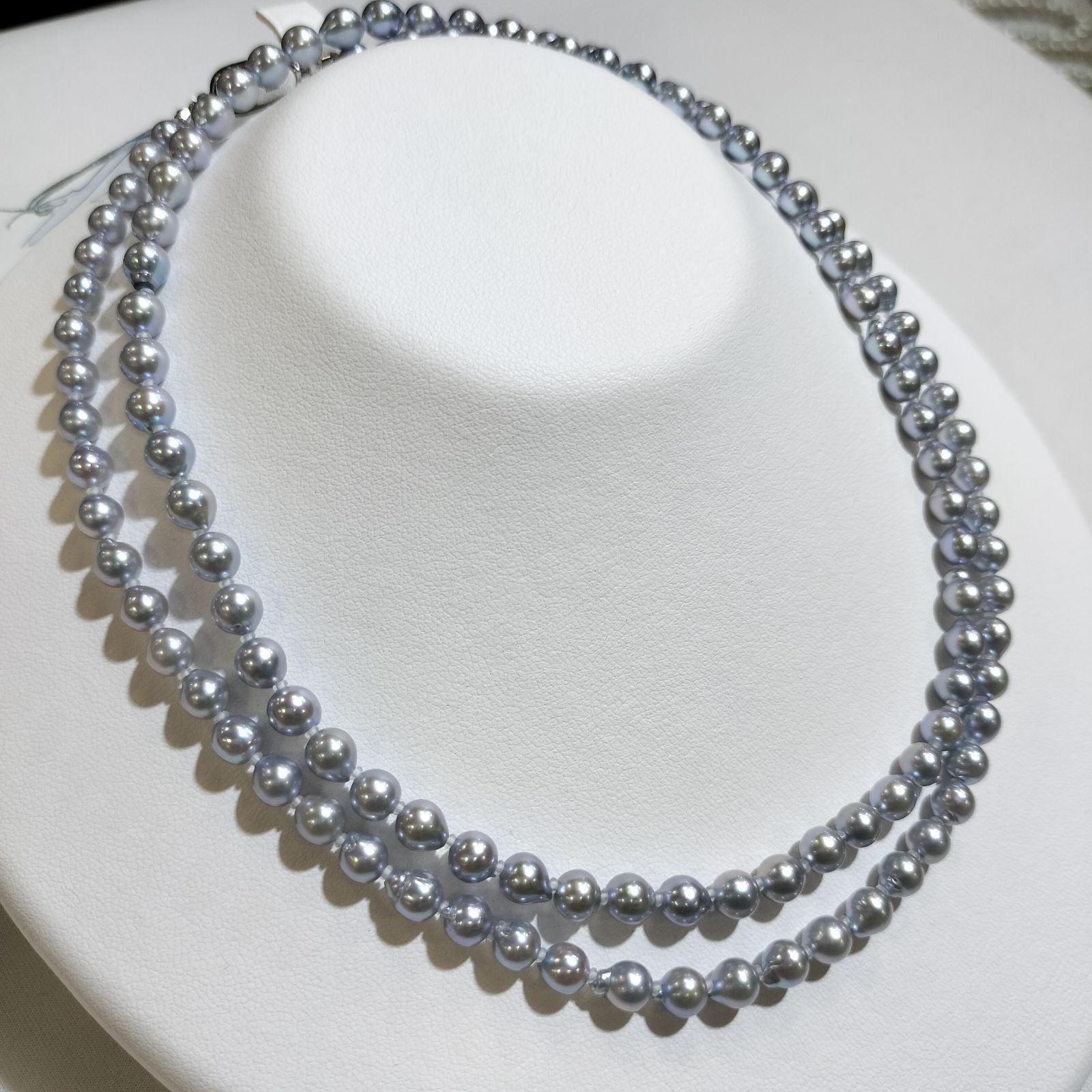 Akoya pearl treatment necklace featuring 5mm pearls and 80cm length on a white background