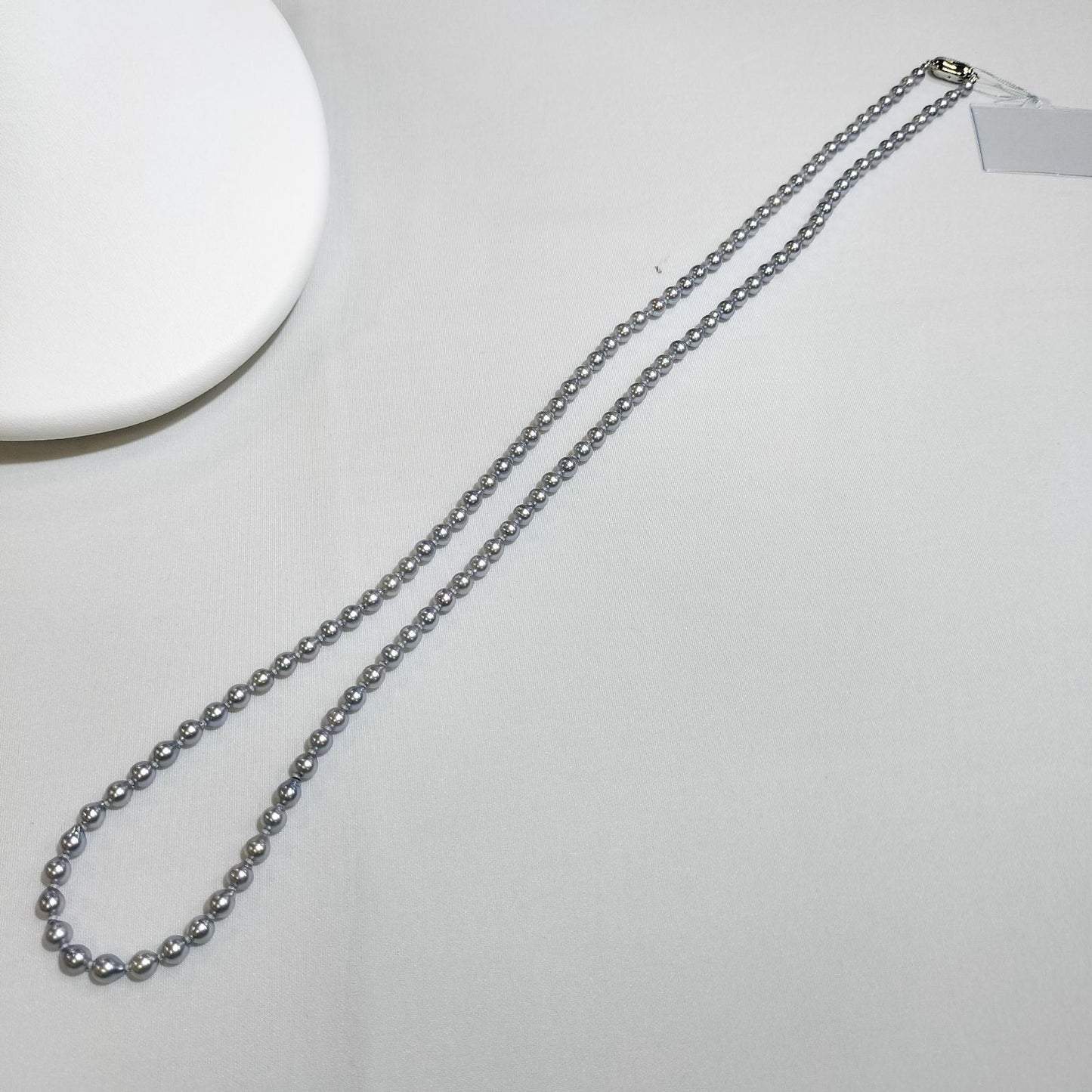 Akoya pearl treatment necklace featuring 5mm pearls and 80cm length on a white background