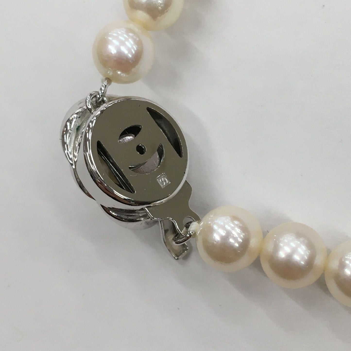 Tasaki Pearl Necklace featuring 7mm pearls in 19cm and 38cm lengths on display