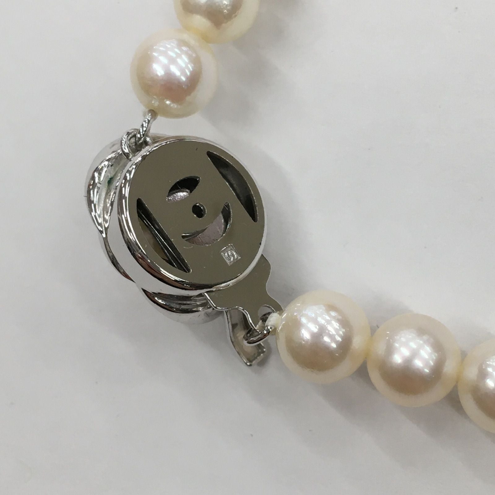 Tasaki Pearl Necklace featuring 7mm pearls in 19cm and 38cm lengths on display