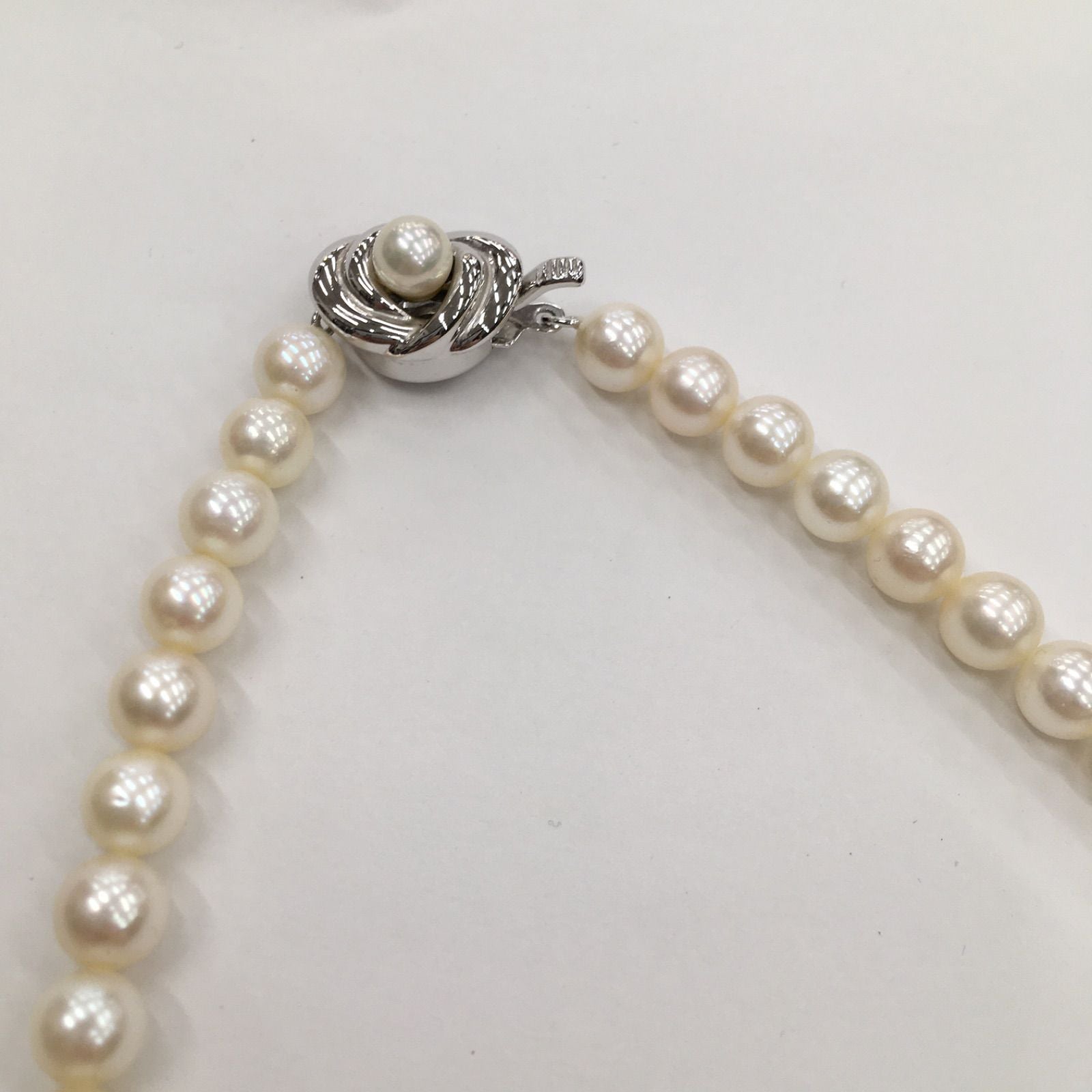 Tasaki Pearl Necklace featuring 7mm pearls in 19cm and 38cm lengths on display