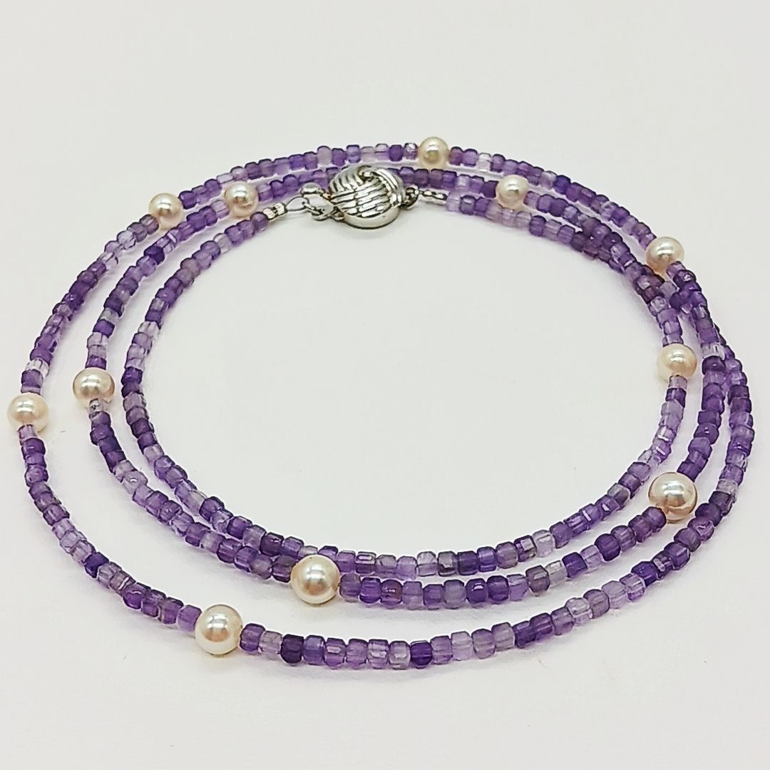 Akoya baby pearl and amethyst necklace with cream pearls and silver chain approximately 73 centimeters long