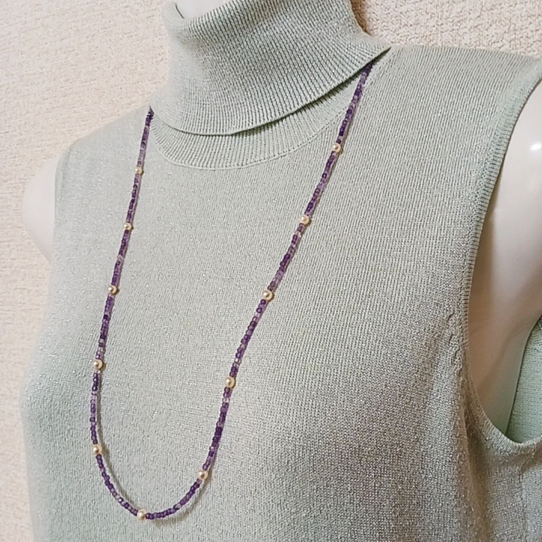 Akoya baby pearl and amethyst necklace with cream pearls and silver chain approximately 73 centimeters long