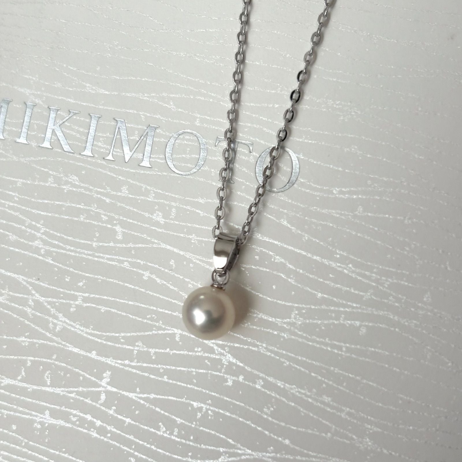 079 Mikimoto silver necklace featuring 6.6mm pearls and 40cm length elegant jewelry piece