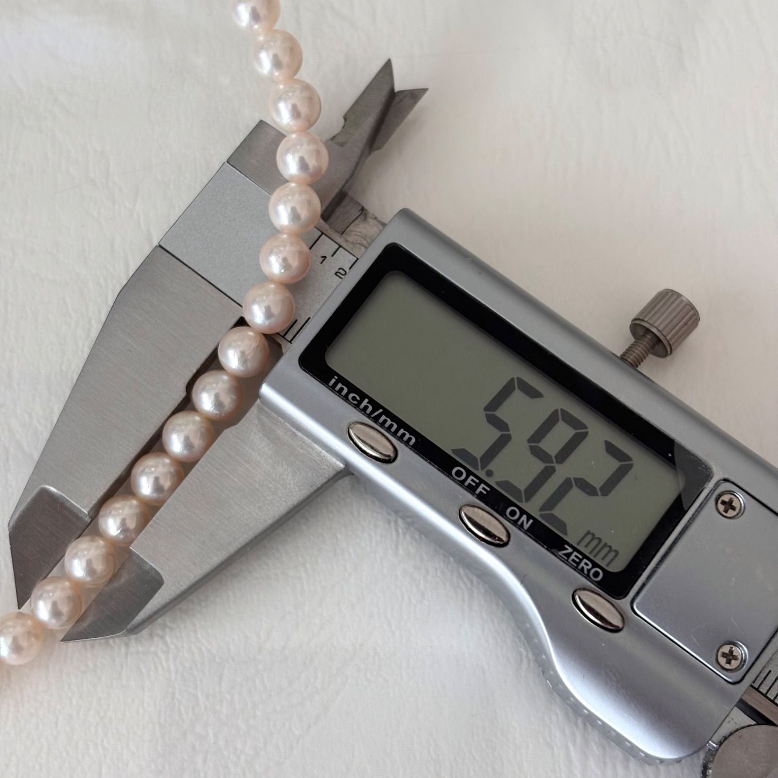 468 Tasaki silver necklace with pearls measuring 42.5cm chain length elegant design