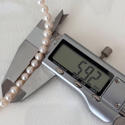 468 Tasaki silver necklace with pearls measuring 42.5cm chain length elegant design