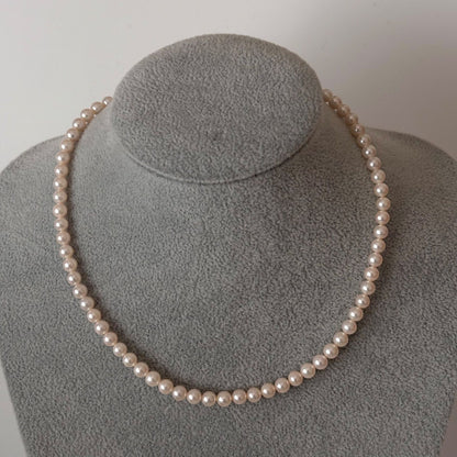 468 Tasaki silver necklace with pearls measuring 42.5cm chain length elegant design