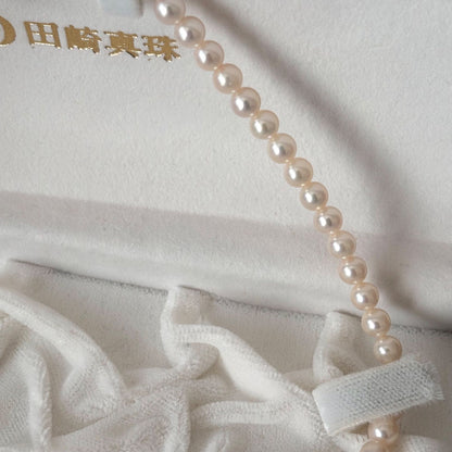 468 Tasaki silver necklace with pearls measuring 42.5cm chain length elegant design
