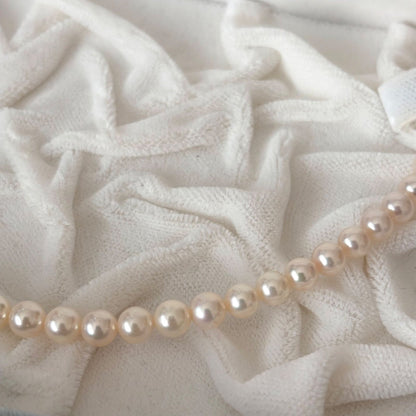 468 Tasaki silver necklace with pearls measuring 42.5cm chain length elegant design