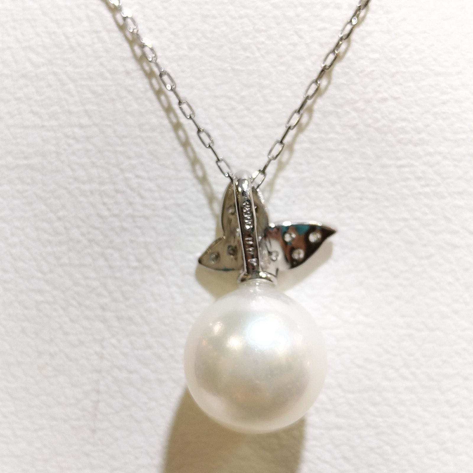 Limited Pt900/850 Akoya Pearl Pendant Necklace with 8mm pearl and 0.07 ct diamond on Pt850 chain