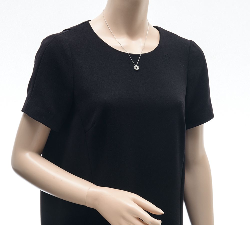 TASAKI Diamond Pendant Necklace with 1.00ct diamond on 45cm chain, pendant size 12.7mm by 11.6mm
