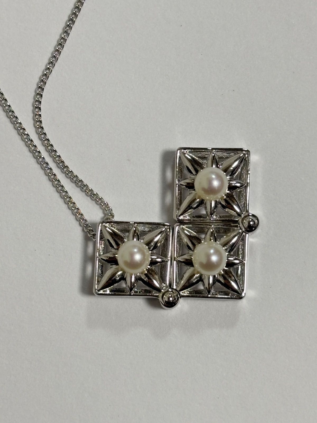 Tasaki silver 925 necklace with a single freshwater pearl pendant and adjustable chain