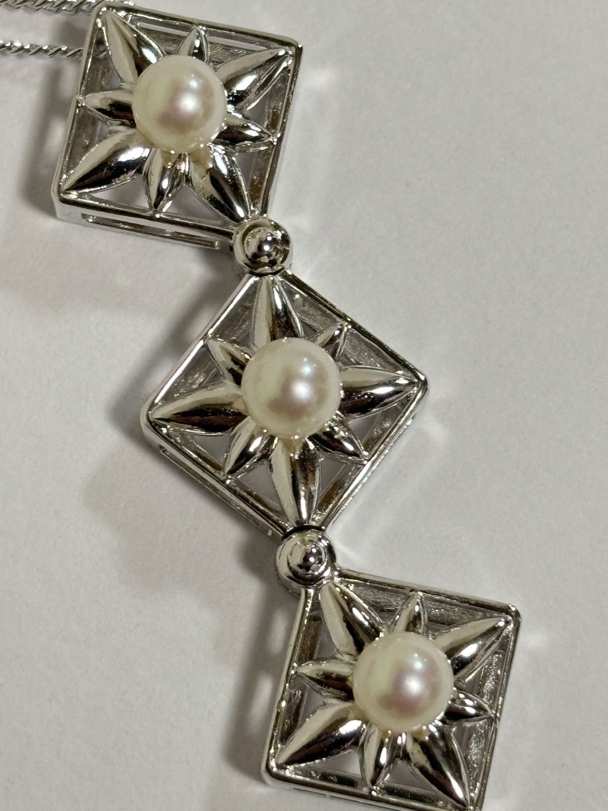 Tasaki silver 925 necklace with a single freshwater pearl pendant and adjustable chain