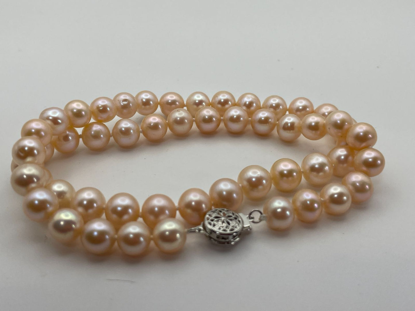 Akoya pink pearl necklace with 7.5mm diameter pearls measuring about 42 cm in length