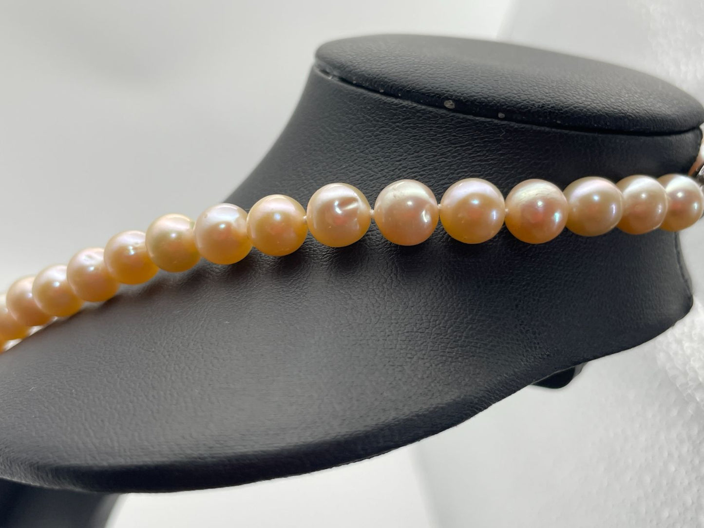 Akoya pink pearl necklace with 7.5mm diameter pearls measuring about 42 cm in length