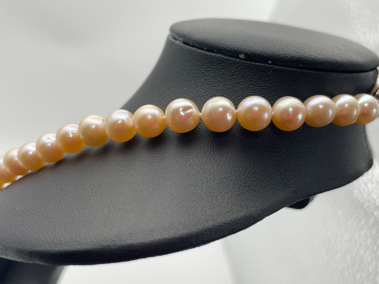 Akoya pink pearl necklace with 7.5mm diameter pearls measuring about 42 cm in length