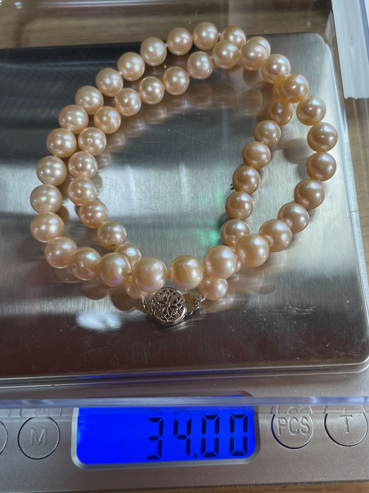 Akoya pink pearl necklace with 7.5mm diameter pearls measuring about 42 cm in length