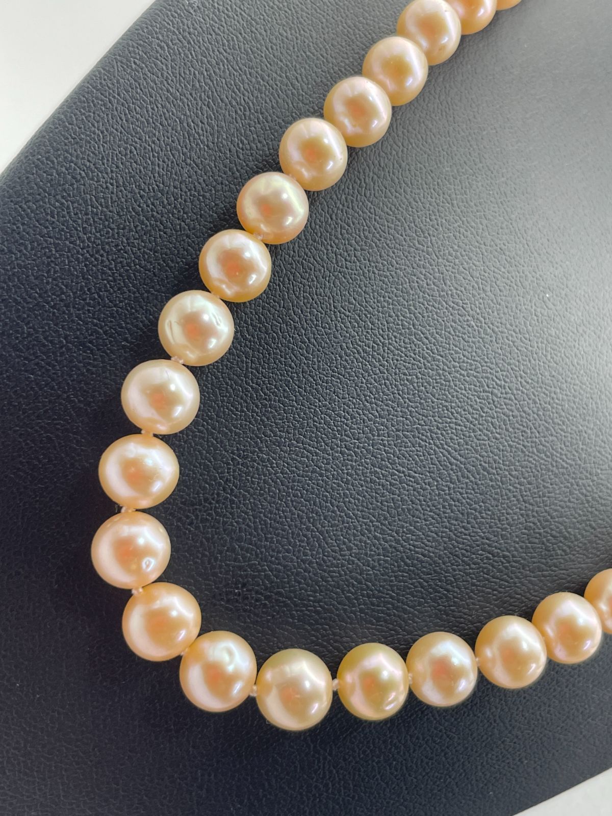 Akoya pink pearl necklace with 7.5mm diameter pearls measuring about 42 cm in length