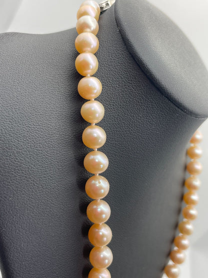 Akoya pink pearl necklace with 7.5mm diameter pearls measuring about 42 cm in length