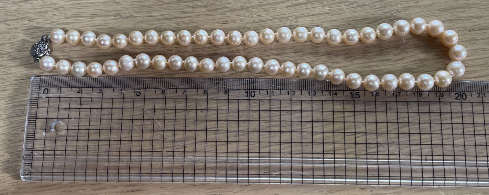 Akoya pink pearl necklace with 7.5mm diameter pearls measuring about 42 cm in length