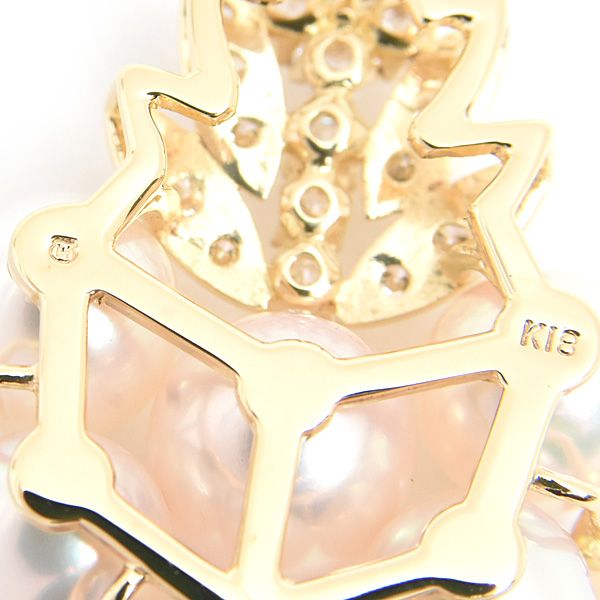 Mikimoto K18 gold pendant with six pearls and diamond accents measuring 21.2mm by 37.9mm