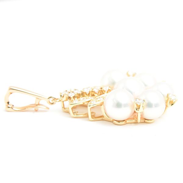 Mikimoto K18 gold pendant with six pearls and diamond accents measuring 21.2mm by 37.9mm
