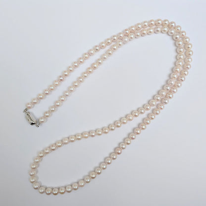 Long Akoya pearl necklace with round 6.5-7mm pink tone pearls and silver clasp, 82 cm length