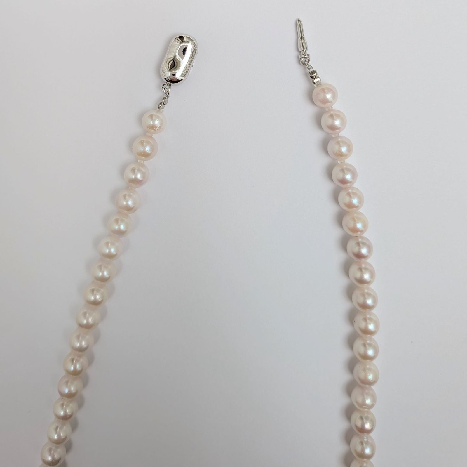 Long Akoya pearl necklace with round 6.5-7mm pink tone pearls and silver clasp, 82 cm length